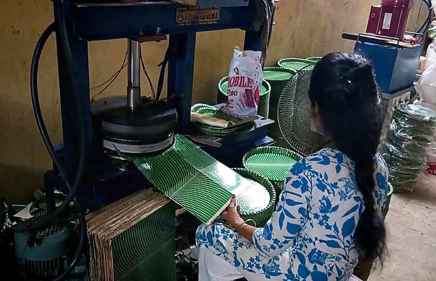 The Omkara Udyog plate pressing line in operation